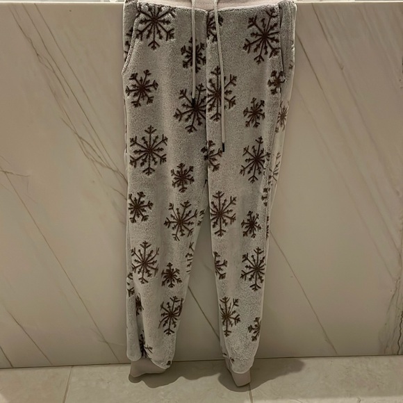 Snowflake fuzzy sweatpants - Picture 2 of 2